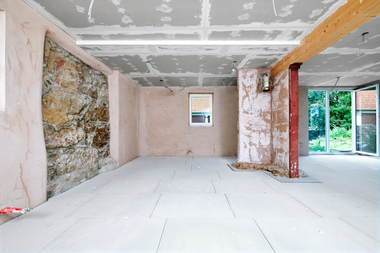 Basis für den neuen Boden in einem Fachwerkhaus in Langensteinach ist das Fertigestrichelement „Cement Board Floor TE“  Fotos: Knauf Performance Materials / Ekkehard Reinsch