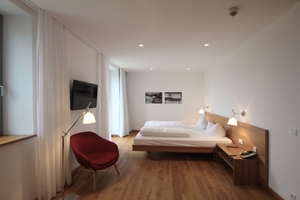  Die Hotelzimmer überzeugen durch gutes Design und hochwertige Oberflächen 