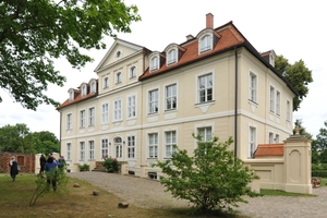  Rechts: Der dritte Preis ging in Brandenburg an ein Wohnhaus in Potsdam Fotos (4): M. L. Preiss / Deutsche Stiftung Denkmalschutz 