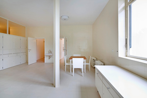  Nach Abschluss der Sanierungsarbeiten im März 2012 kann man auch im Inneren des Hauses die luxuriöse und großzügige Architektur von Ludwig Mies van der Rohe wieder erleben 