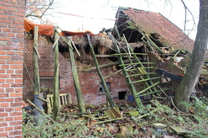  Dieses stark beschädigte Fachwerkhaus wird zur Bestandssicherung gescannt 