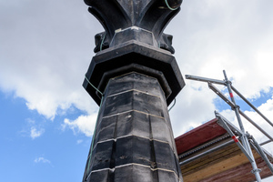  Der 147 m hohe Turm hat über 40 km Fugen, die bis Sommer 2017 erneuert werden sollen 