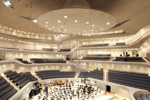  Der große Reflektor unter der Saaldecke der Hamburger Elbphilharmonie sorgt für eine ausgewogene Verteilung des Klangs 