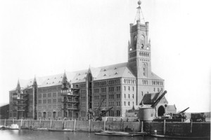  Historische Aufnahme des Vorgängerbaus Kaispeicher A aus den 1920er Jahren 
