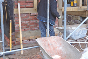  In die Gefache mauerten die Handwerker rund 100 Jahre alte Ziegelsteine ehemalige Schafstall in Gütersloh vor der Sanierung und Umbau zum Wohnhaus Spooren Architekten 