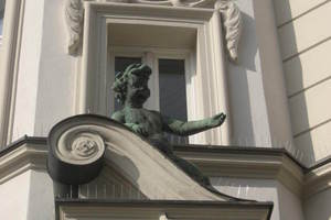  Kaiser-Ludwig-Platz-detail-portal 