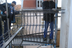  Kaiser-Ludwig-Platz-installation-balkon-geländer 