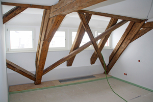  Rechts: Blick ins Dachgeschoss nach Abschluss der Trockenbauarbeiten Fotos: Merkel Trockenbau / Dirk Raffegerst / Oliver Reiss / Saint-Gobain Rigips 