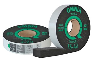  Das neue Fugendichtband greenteQ OMNIA BG 1 deckt erstmals mit nur einem Band in zwei Dimensionen alle üblichen Anforderungen und Fugengrößen von 4 bis 60 mm auf der Baustelle ab. Damit haben Monteure immer das passende Band parat. 