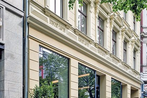  Das Erdgeschoss des Vorderhauses hatte man schon 1877 für eine Ladennutzung umgebaut. Heute befindet sich darin ein Café Foto: Robert Hermann 