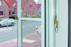  Remmers-SPD-Haus-Burggraben-46-26506-Norden Neuer Fensterflügel als exakter, denkmalgerechter Nachbau 