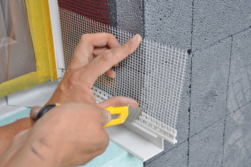 Einbau von Fensterbänken ins WDVS - Bauhandwerk