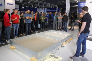   Vorführung der Verarbeitung von Estrich auf dem Stand der Firma Saint Gobain Weber 