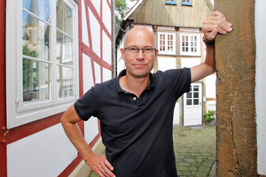  Thomas Wieckhorst, Chefredakteur der bauhandwerk, ?Am Alten Kirchplatz? in Gütersloh Foto: Stephan Thomas Kontakt: 05241/801040, thomas.wieckhorst@bauverlag.de 