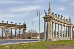  Die Kolonaden der Glienicker Brücke in Potsdam Foto: DSD / Roland Rossner  