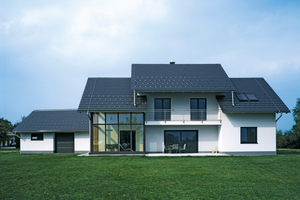  Das Vierdächerhaus in Gmunden: eingedeckt mit dem Dachziegel Domino Nuance schieferton engobiertFoto: Creaton 