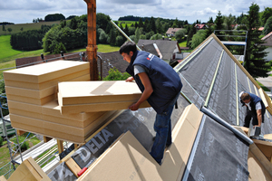  Auf dem Dach wurden die Aufdachdämmplatten Thermosafe-homogen verwendetFotos: Gutex Holzfaserplattenwerk/Architekt Lauber 