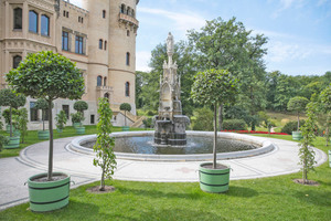  Die kaiserlichen Wasserspiele setzen nach der Sanierung wieder strahlende Akzente im Babelsberger Schlosspark Fotos: Triflex 