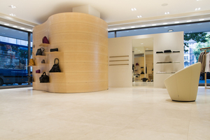  Für den Bodenaufbau der 300 m² Ver-kaufsfläche in einer Münchner Modebou-tique kam wegen der geringen Aufbau-höhen und der begrenzten Tragfähigkeit der Decke nur eine leichte und flexible Fußbodenkonstruktion infrage 