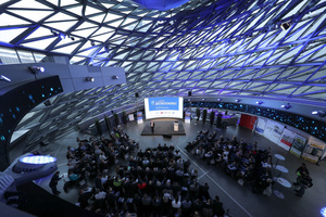   2. Fachkongress für Absturzsicherheit im Kegel der BMW Welt in München  