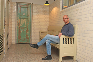  Thomas Wieckhorst, Chefredakteur der bauhandwerk, in dem zum Hotel umgebauten Oderberger Stadtbad in Berlin (ab Seite 18) Foto: Wolfgang Heine Kontakt: 05241/801040, thomas.wieckhorst@bauverlag.de 