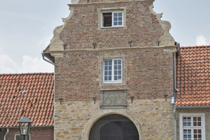  Rechts: Zweite Preise erhielten in Nordrhein-Westfalen das Torhaus in Steinfurt und ein Wohnhaus in Detmold (rechts daneben) Fotos (4): M. L. Preiss / Deutsche Stiftung Denkmalschutz 