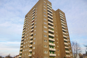  Das Hochhaus in der Feldbergstr. 35 in Langen vor der Sanierung 