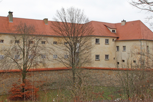  Gebäuderückseite vom Wall aus gesehen: Aus dem über 300 Jahre alten Amberger Gefängnis Fronfeste wurde ein modernes Hotel 