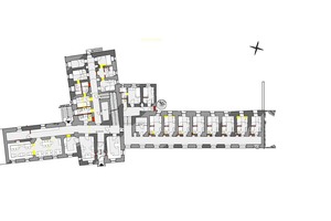  Grundriss Erdgeschoss, Maßstab 1:500 1 Anmeldung 2 Clubzimmer 3 Küche 4 Frückstücksraum 5 Flur 6 Treppenhaus 7 Fluchttreppe 8 Einzelzimmer 9 Doppelzimmer 10 Lager 11 Personal 