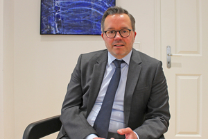  Jens Oliver Lohrengel ist Fachanwalt für Miet- und Wohnungseigentumsrecht, Fachanwalt für Bank- und Kapitalmarktrecht sowie Mediator/Wirtschaftsmediator. Er arbeitet in der Kanzlei Gunkel, Kunzenbacher & Partner in Bielefeld Foto: Thomas Schwarzmann 