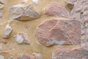  Als empfindlich eingestufte Stellen im Mauer-werk wurden von Hand verfugt 