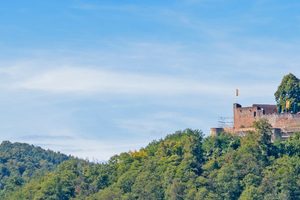  Burg Landeck ist ein beliebtes Ausflugsziel im Pfälzer Wald bei Klingenmünster. Die Kernburg entstand zu Beginn des 12. Jahrhunderts 