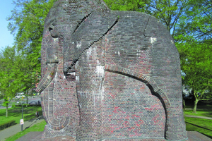  Das (Anti-)Kolonialdenkmal ?Elefant? in Bremen vor der Instandsetzung 2016 Foto: Deitschun & Partner 