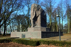  Das (Anti-)Kolonialdenkmal „Elefant“ in Bremen nach der Instandsetzung 2017 