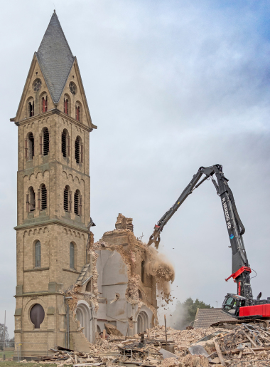 Zu Beginn dieses Jahres fiel der von 1888 bis 1891 nach Pl?nen des K?lner Architekten Erasmus Sch?ller erbaute so genannten Dom von Immerath spektakul?r dem Abrissbagger zum Opfer Foto: Superbass / CC BY-SA 4.0 (via Wikimedia Commons)