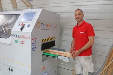 Die neue Schleifmaschine von Ecoline im Kompetenzzentrum Holzoberfläche von Remmers in Löningen Fotos: Remmers