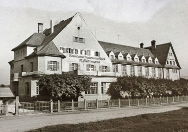 Hinter der Fassade der in den Jahren 1911/12 nach Pl?nen des Architekten David Schray in Rosenheim errichteten Alten Papierfabrik vermutet man eher eine Verwaltung, als eine Produktionsst?tte Foto: Rosenheimer Journal