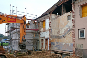  Das Bahnhofsgebäude während der Sanierungs- und Umbauarbeiten Fotos (3): brewittarchitektur 