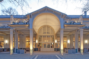  Besonders am Abend verbreitet die 1844 im Kurpark von Bad Homburg erbaute Orangerie eine reizvolle (Konzert)Atmosphäre 