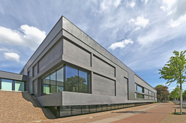 Die Fassade der Erweiterung des Sprengel Museums Han-nover wurde vor Ort aus Beton gegossen und geschliffen Fotos (2): Schörghuber