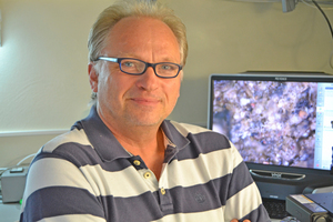  Dr. Thomas Warscheid ist Wissenschaftler und Gutachter auf dem Gebiet der Werkstoffmikrobiologie sowie Inhaber und Leiter des LBW-Bioconsult Foto: LBW-Bioconsult 