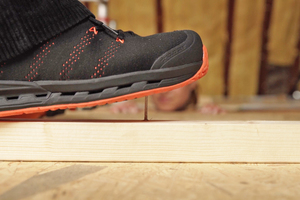   Der Solid Gear One GTX Surround ist durchtrittsicher, selbst wenn man damit auf einen Nagel tritt Foto: manico.tv 
