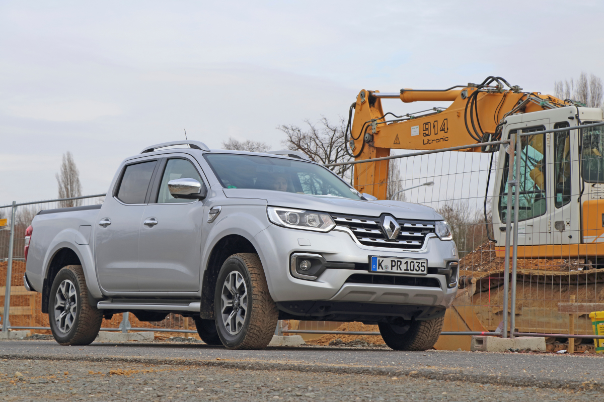 bulliges arbeitstier bauhandwerk