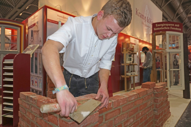 Handwerk wird auf der Messe denkmal Anfang November in Leipzig gezeigt, wie hier auf dem Stand der Firma Kramp & Kramp aus Lemgo Foto: Thomas Wieckhorst