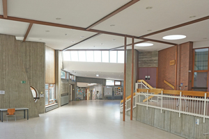  Blick ins Foyer der sanierte Scharoun-Schule in Marl 