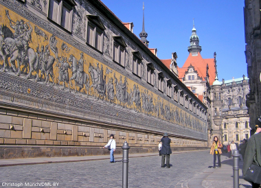 Seit Februar 2017 wird in Dresden der um 1586 errichtete und Ende des Zweiten Weltkriegs zerstörte ?Lange Gang? des Stallhofs wieder aufgebaut Foto: Christoph Münch/DML BY