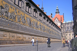  Seit Februar 2017 wird in Dresden der um 1586 errichtete und Ende des Zweiten Weltkriegs zerstörte ?Lange Gang? des Stallhofs wieder aufgebaut Foto: Christoph Münch/DML BY 