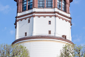  Für die Düsseldorfer ist der Schlossturm ein besonderes Bauwerk, weil er einziger Überrest des einstigen Residenzschlosses ist. Er beherbergt heute das Schifffahrtsmuseum der Stadt und im obersten Stockwerk ein Café mit tollem Ausblick Foto: Caparol Farbe 