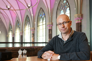  Thomas Wieckhorst, Chefredakteur der bauhandwerk, im Hotel Nassau in Breda (ab Seite 24) Foto: Gonni Engel Kontakt: 05241/801040, thomas.wieckhorst@bauverlag.de 