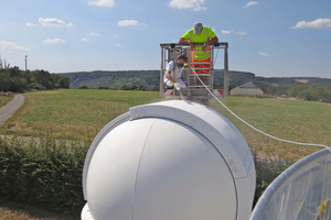  Malermeister Manuel Thomas entschied sich für eine Grundierung mit dem ?Sigma Haftprimer Aqua? und eine Beschichtung mit dem Allwetterlack ?Sigma Contour Protect PU? Fotos: PPG Coatings Deutschland 